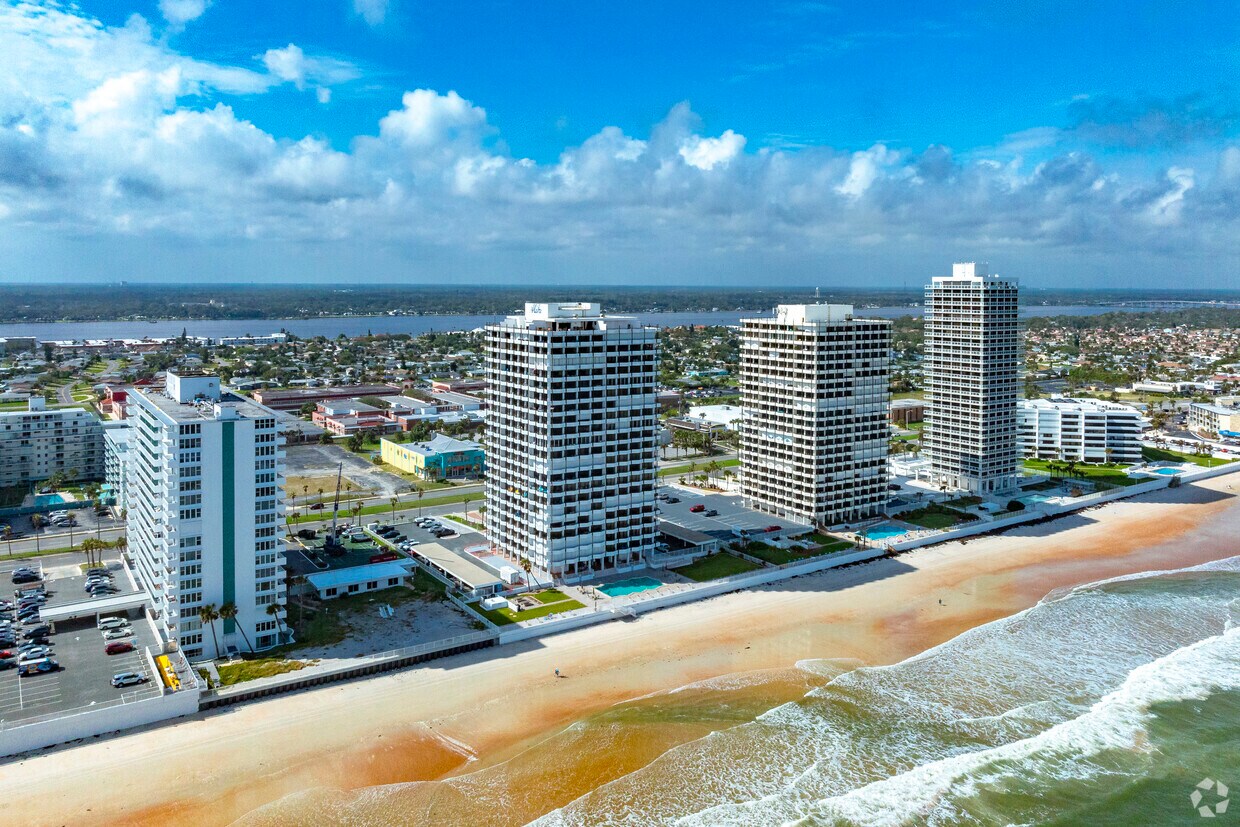 Aerial Context - The Aliki Condominium