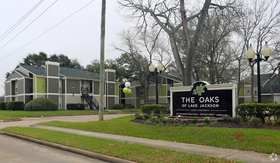 The Oaks of Lake Jackson Rentals Lake Jackson, TX