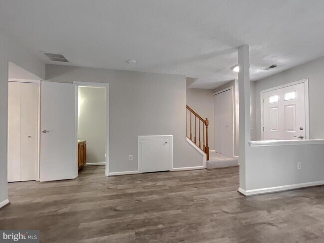 Building Photo - 4232 Drake Ct