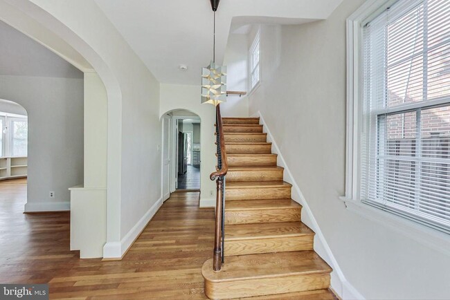 Building Photo - 7614 Morningside Dr NW