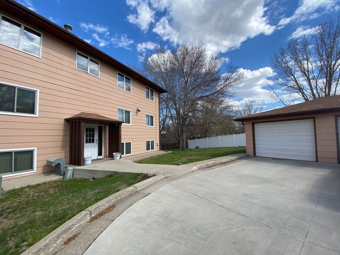 1821 Allison Dr Unit 4, Bismarck, ND 58501 Room for Rent in Bismarck
