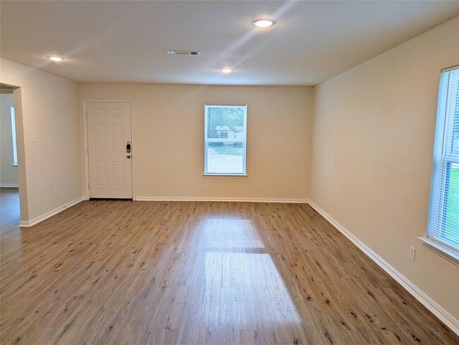 Foto del edificio - 16136 Brettwood Ln