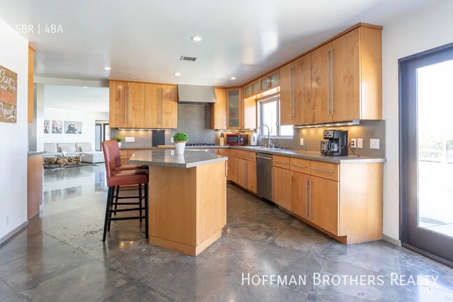 Building Photo - 3624 Glenridge Dr