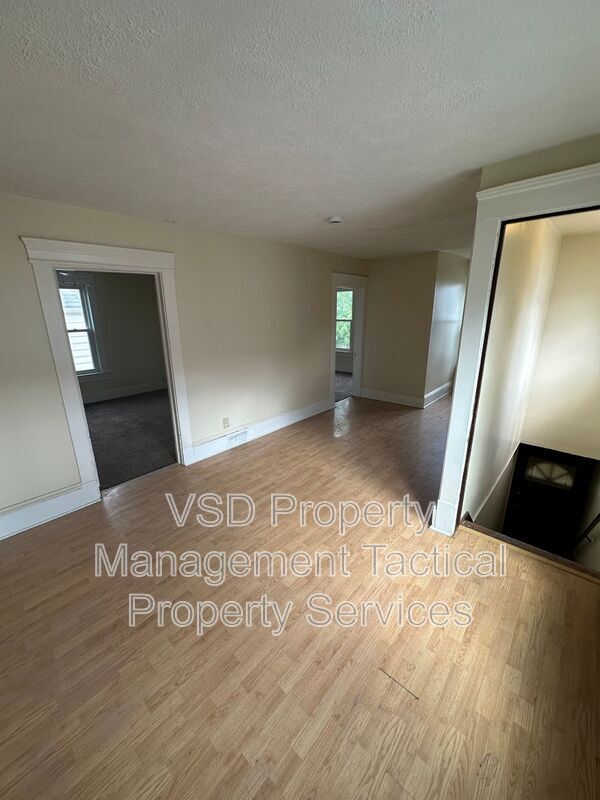 Foto del edificio - 4413 Woburn Ave