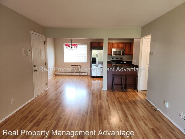 Foto del edificio - 2 br, 2 bath House - 2420 Parmenter Blvd. ...