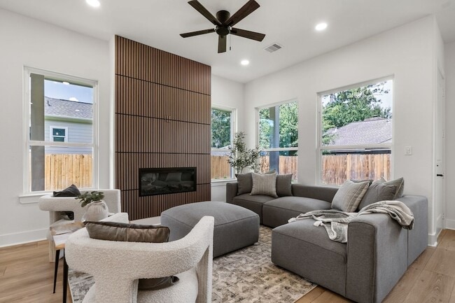 Building Photo - 22806 August Leaf Dr