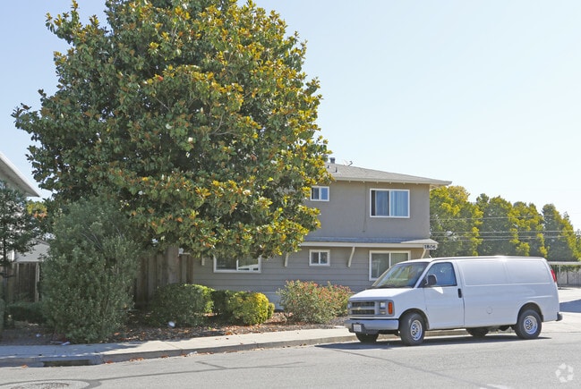 Building Photo - 1806 Higdon Ave