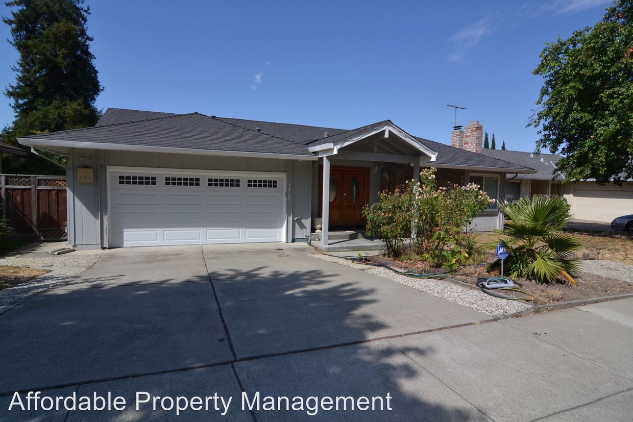 Primary Photo - 40707 Canyon Heights Dr