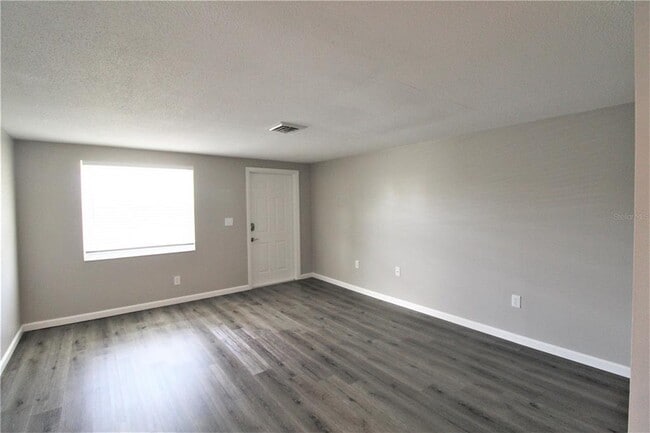 Building Photo - 560 Briarwood Rd