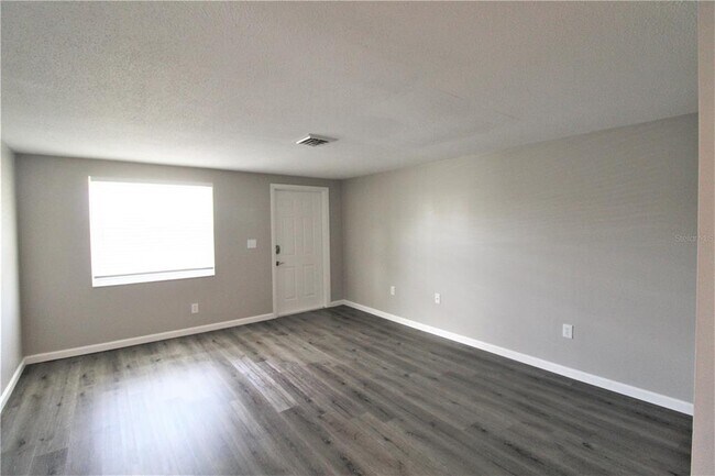 Foto del edificio - 560 Briarwood Rd