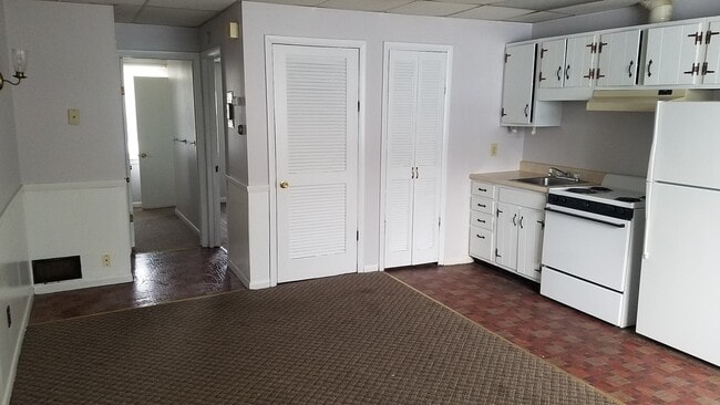 Building Photo - 595 Rock Beach Rd | Apt 4 | 1 BD/1 BA | Ir...