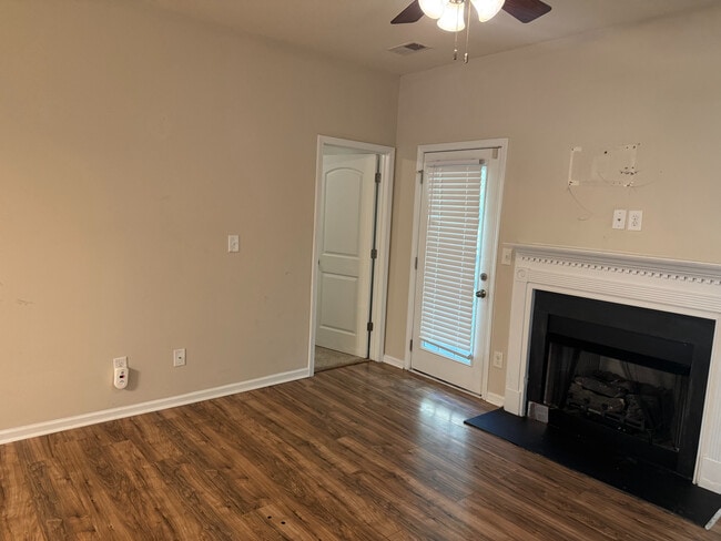 Building Photo - Room in Townhome on Bunclody Dr