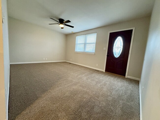 Foto del edificio - 581 Needmore Rd