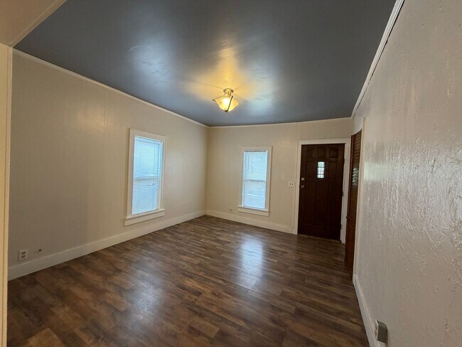 Building Photo - Single-Family home