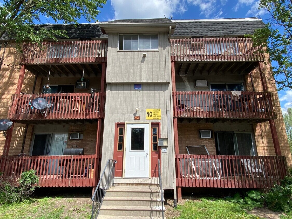 Primary Photo - 559 Ashland Ave