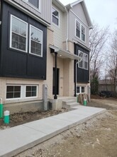 Building Photo - 214 N Walnut St