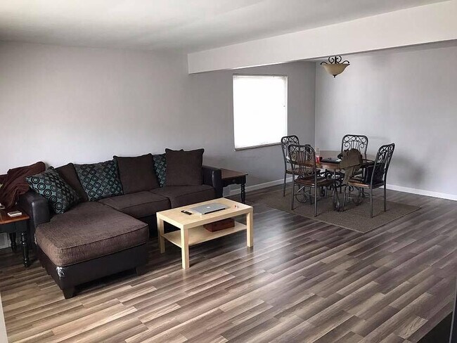 Foto del edificio - 148 Sceneridge Ave