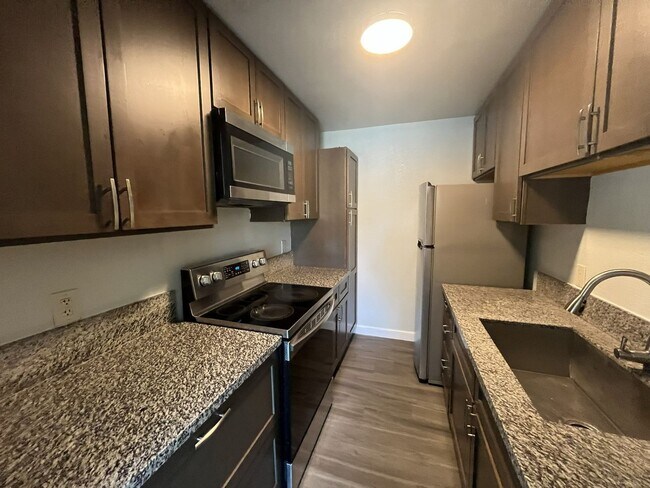Foto del edificio - MOVE IN SPECIAL! $100 OFF FIRST 2 MONTHS OF RENT!!! 2 BEDROOM 1 BATH