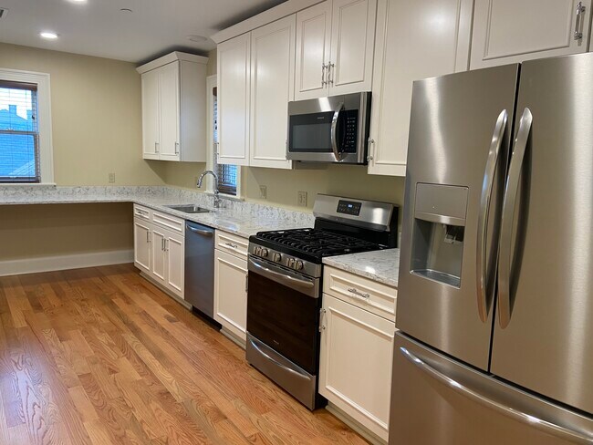 Foto del edificio - 318 W 6th St