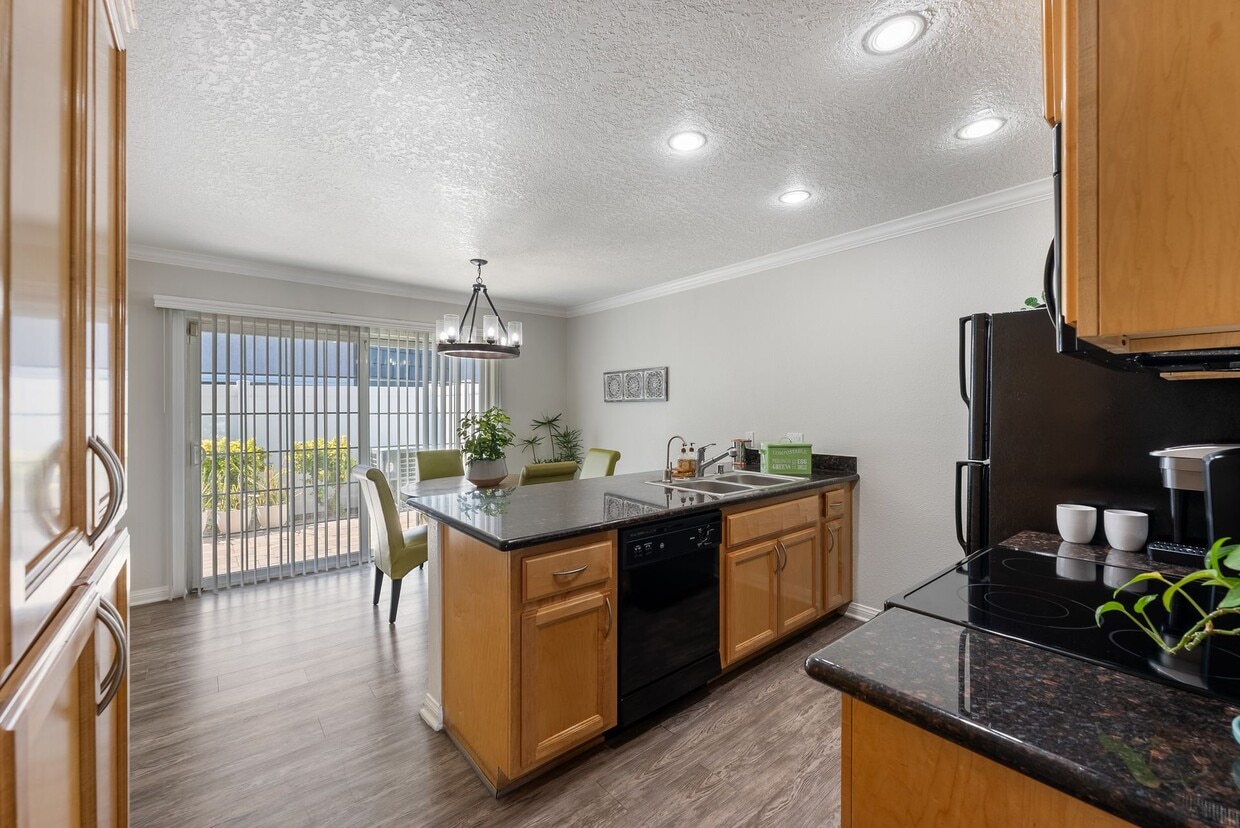 Primary Photo - Sundial Apartments