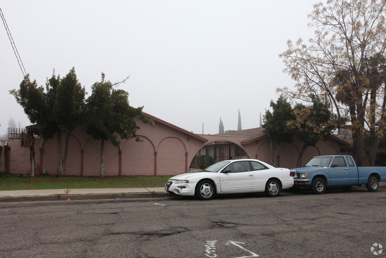 Primary Photo - 300-340 Clifford Ave