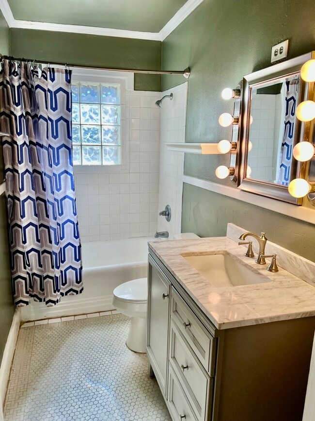 Foto del edificio - FOR RENT! - 4 Bedroom, 2 Bath West End Home