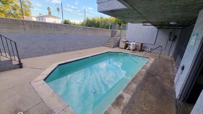 Foto del edificio - 13347 Victory Blvd