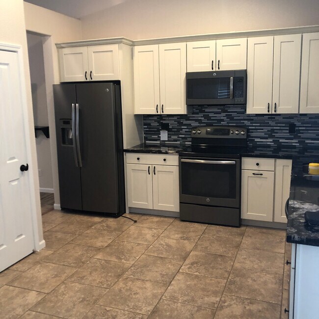 Foto del edificio - 3908 Cloverbrook Dr