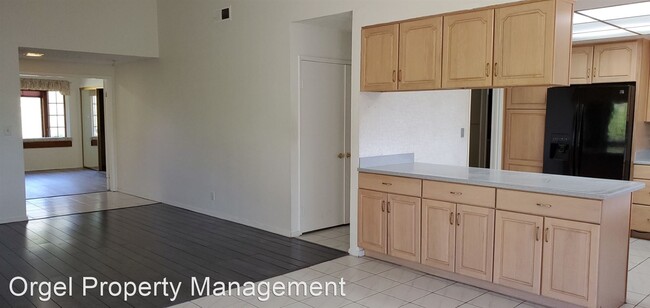 Building Photo - 3 br, 2 bath House - 10079 Canyonside Court