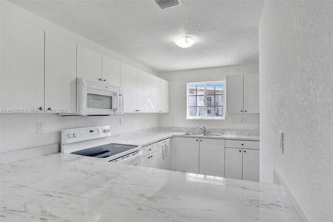 Foto del edificio - 58 SW 3rd Ct