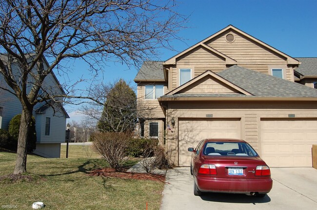 Building Photo - 3 br, 2.5 bath Condo - 2028 Bancroft Dr