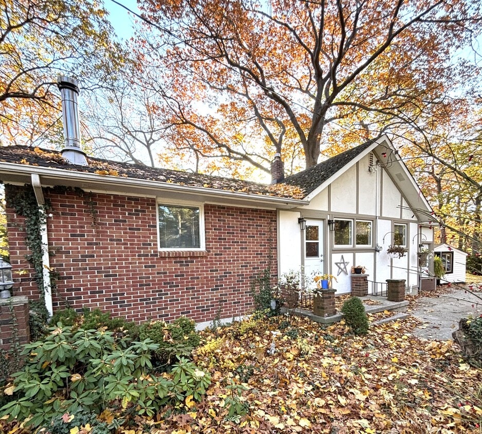 Photo principale - 1931 Lakeshore Rd