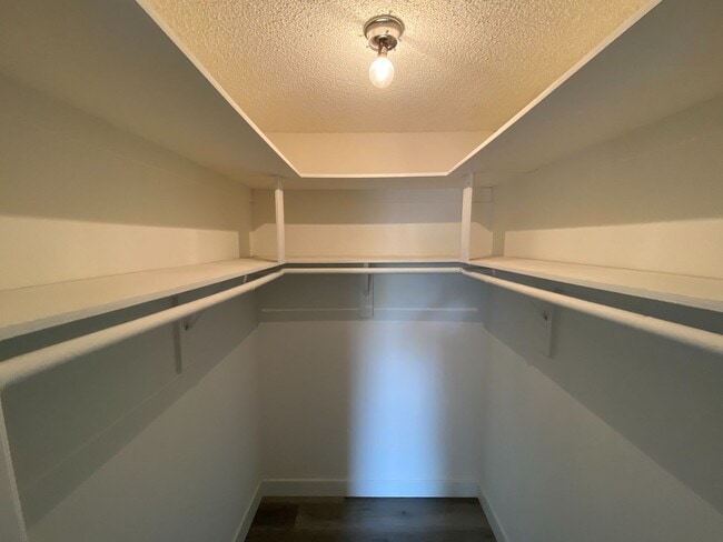 Foto del edificio - 3715 S Canfield Ave