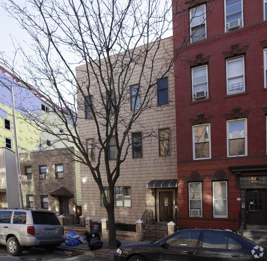 Primary Photo - 182 India St