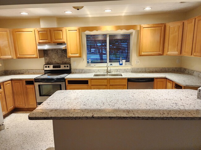 Building Photo - 2790 Rainbow Dr