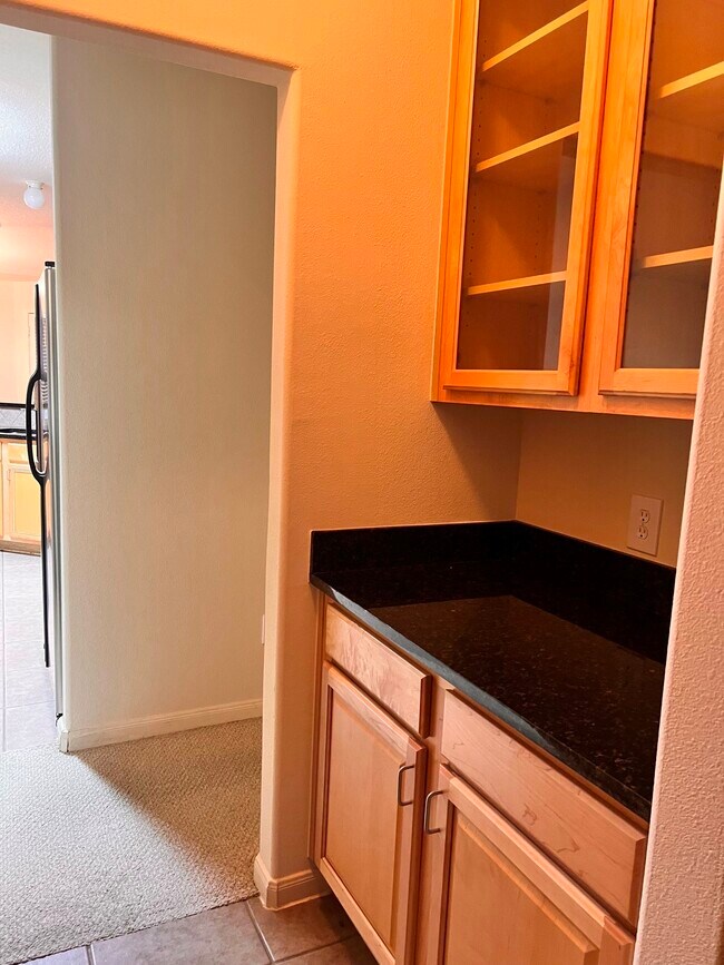 Foto del edificio - 9406 Lakeway View Ln
