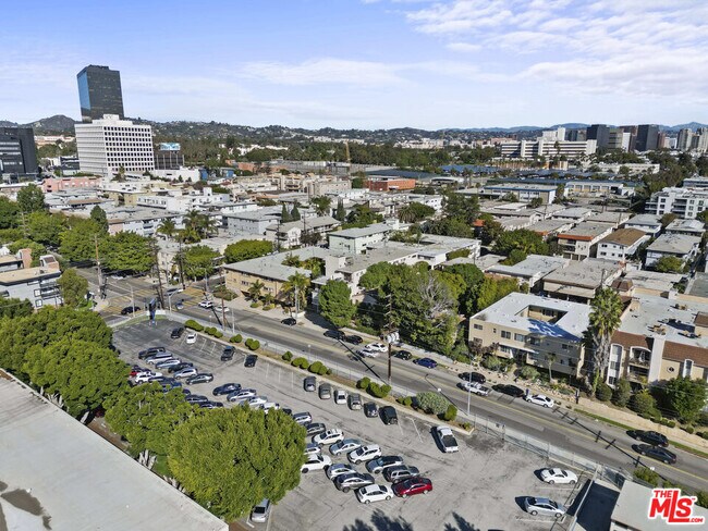 Foto del edificio - 1318 S Barrington Ave