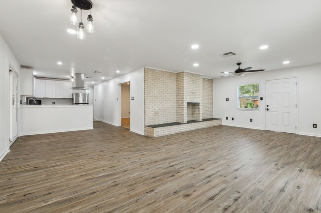 Foto del edificio - 3 Bedroom in the Heart of Metairie with Up...