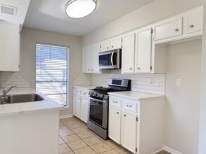 Building Photo - 2758 Foliage Green Dr