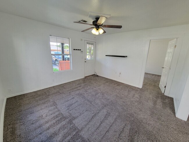 Building Photo - 2 bed near UCO!
