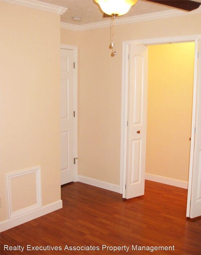 Building Photo - 440 Cherokee Heights Dr