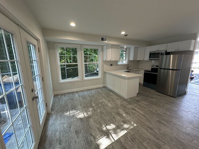 Building Photo - 1083 Whalley Ave