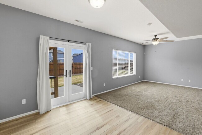 Foto del edificio - Spacious 3 Bedroom Home with 3-Car Garage, Loft, Mountain Views & Large Backyard in Cuchares Ranch