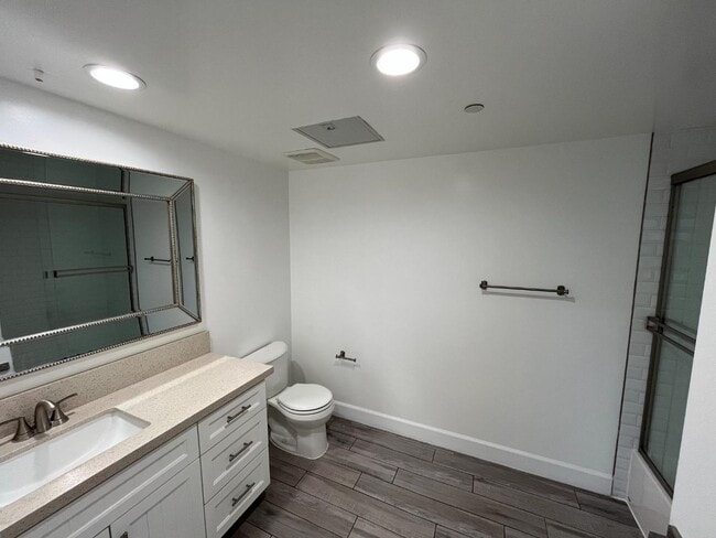 Building Photo - 14915 Roscoe Blvd