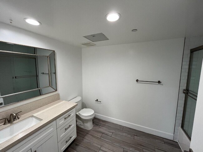 Foto del edificio - 14915 Roscoe Blvd