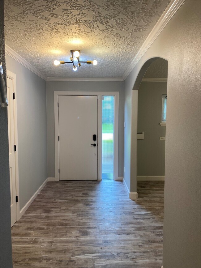 Foto del edificio - 9614 Greenwillow Dr