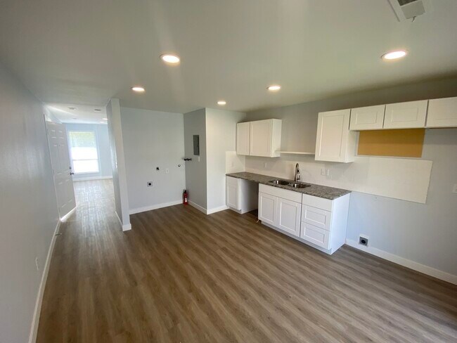 Building Photo - 1030 W 675 N
