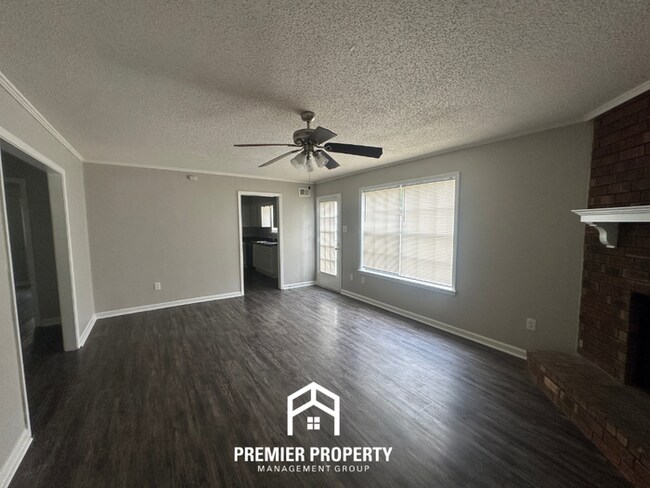 Foto del edificio - Modern 3BR/2BA Bartlett Area Home | Brick Fireplace & Spacious Fenced Yard