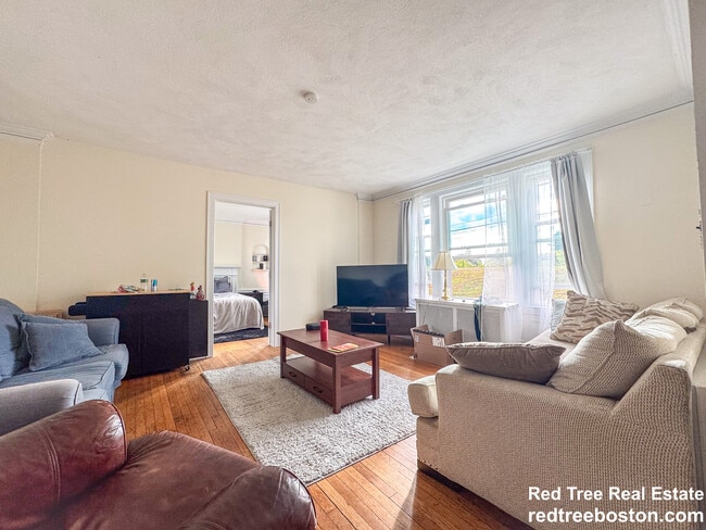 Building Photo - 28 Manet Rd