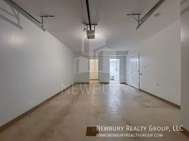 Building Photo - Embrace Luxury Living: Modern 2-Bed Townho...